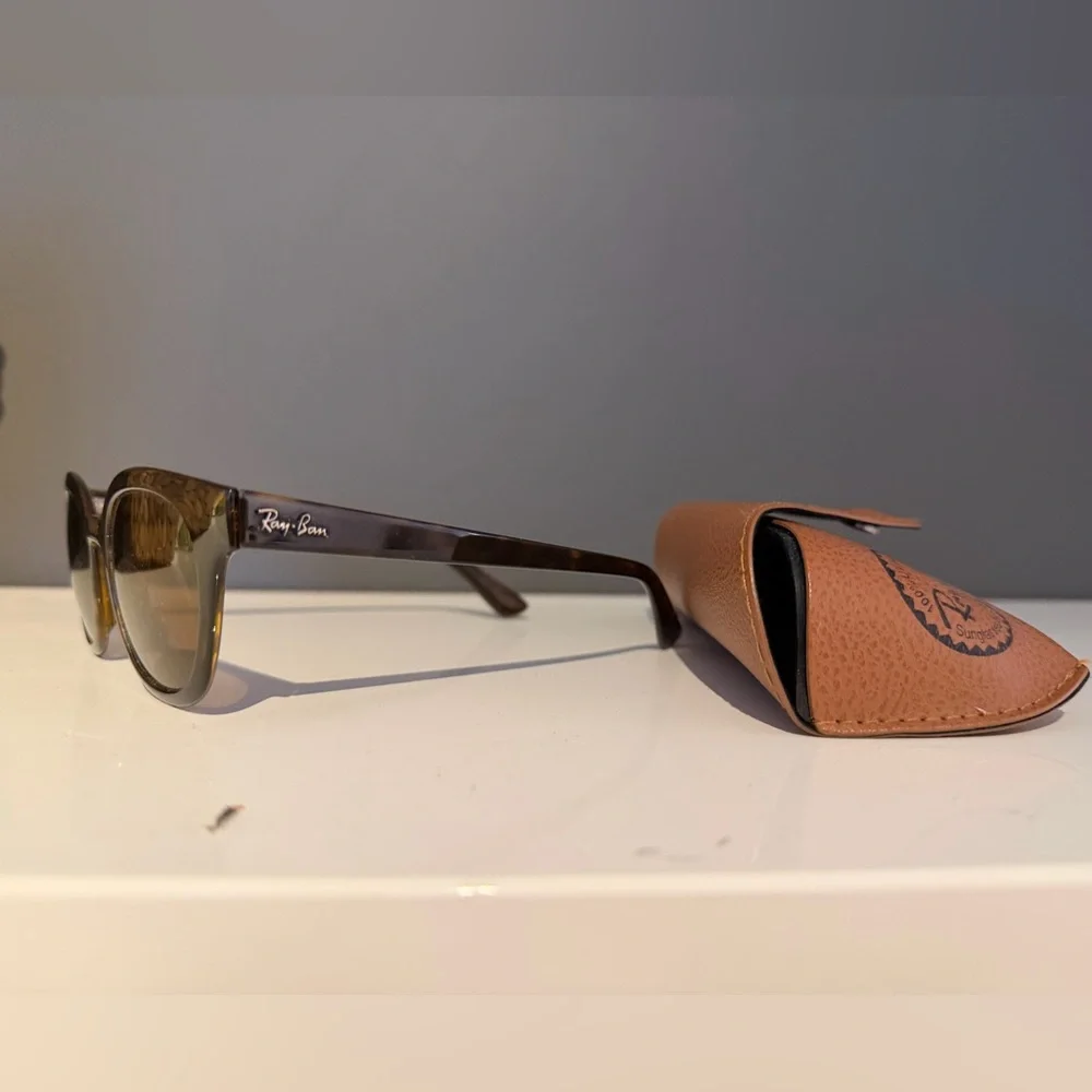 Ray-Ban Brown Tortoiseshell Sunglasses with Brown Lenses